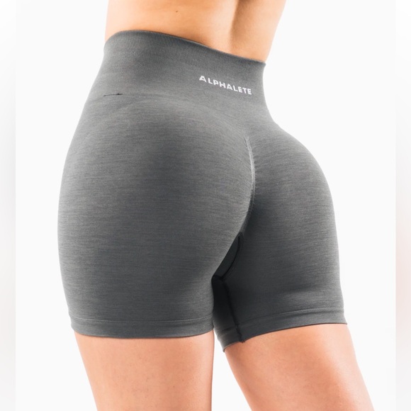 Alphalete Pants - Alphalete Amplify Short 4.5 - Color smoke